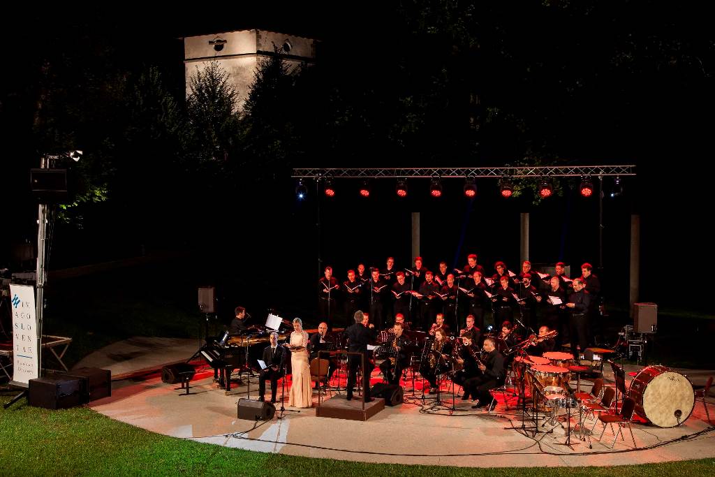 Koncert v amfiteatru ob Gradu Kromberk z ozvočenjem in svetlobno kuliso Foto: Matej Vidmar