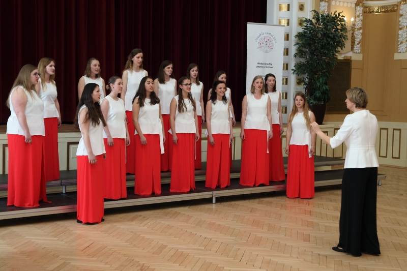 VS Aurora, zborovodkinja Janja Dragan Gombač